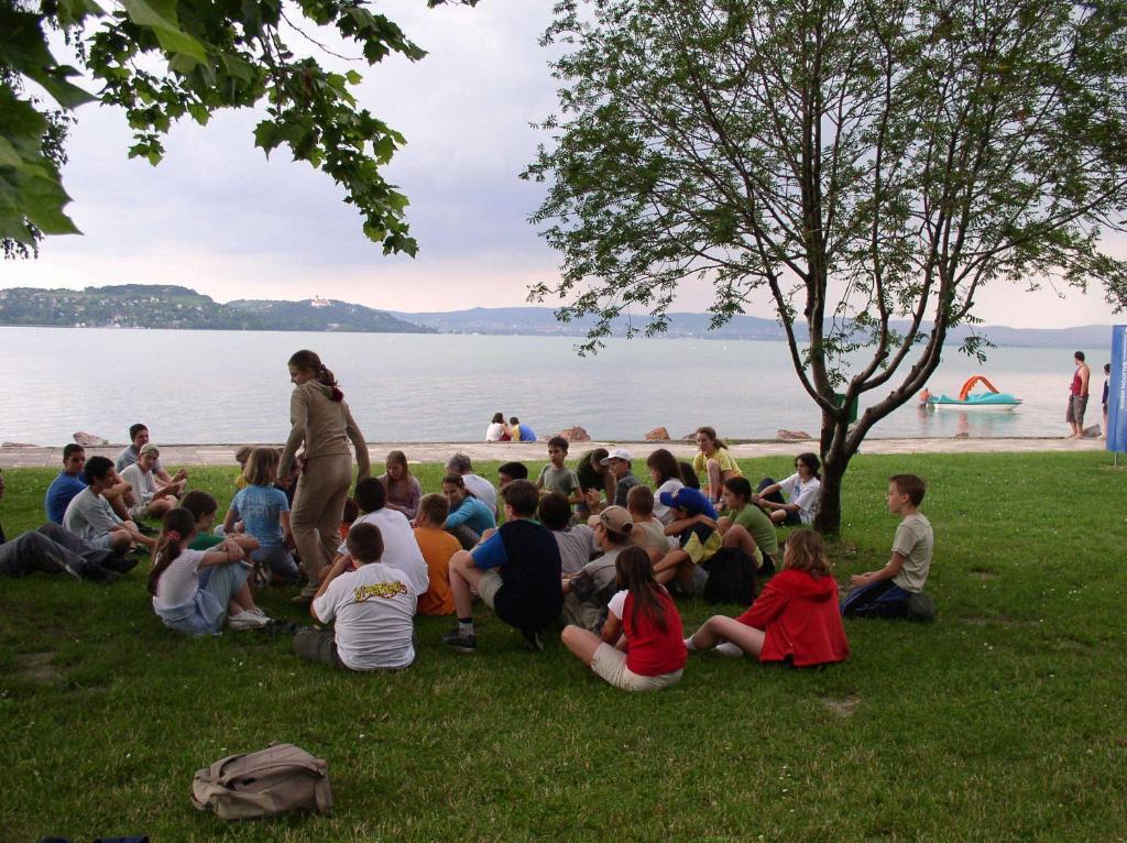 ホテルRev Szallo Balaton Szántód エクステリア 写真