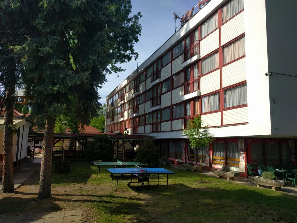 ホテルRev Szallo Balaton Szántód エクステリア 写真