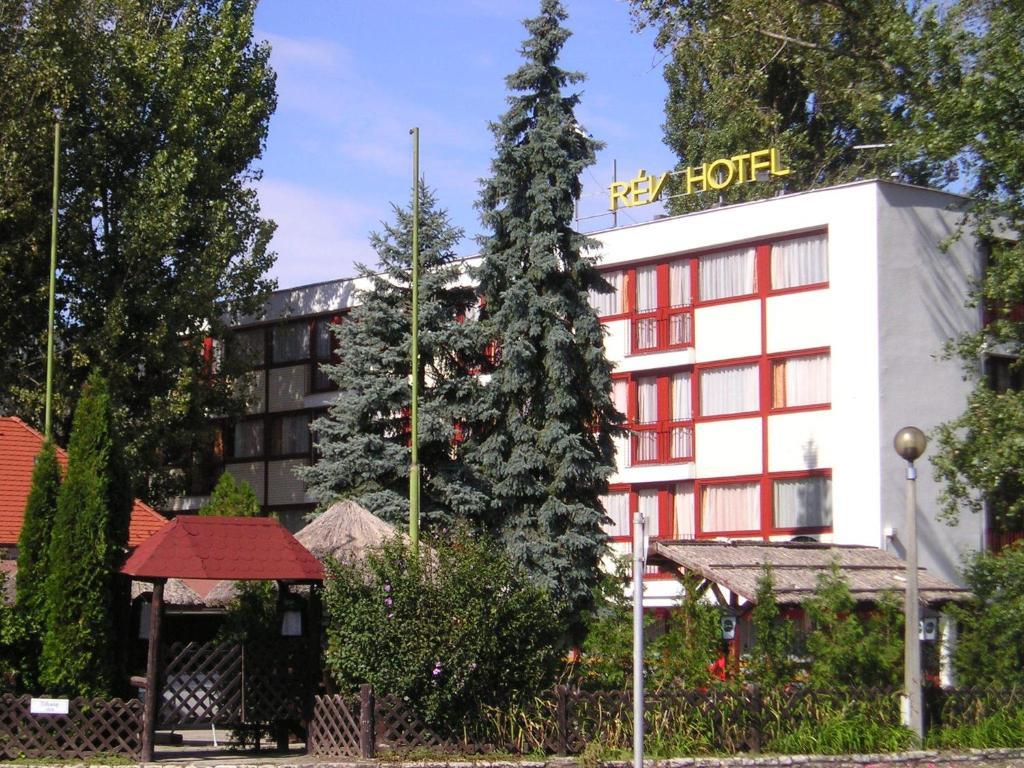 ホテルRev Szallo Balaton Szántód エクステリア 写真